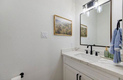 3BD Central Stay | BBQ, Games & Backyard Fun - Foto 61