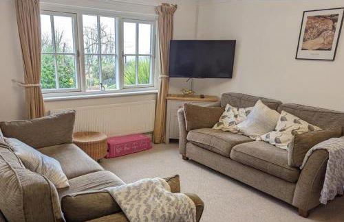 2 Bed Cottage - Sleeps 4 - Garden, Pets, Wifi - Foto 16