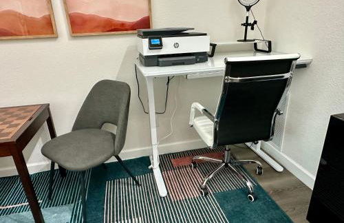 Sparkling Pool Retreat Near Legacy West by Vacation Your Way - Foto 24