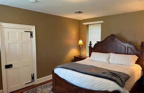 Vaux Hall Manor - 5BR Historic Farmhouse on Bay - Foto 23