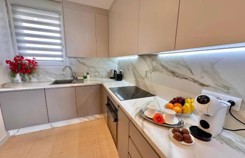 Sunshine Apartment with Sea Viev - Foto 26