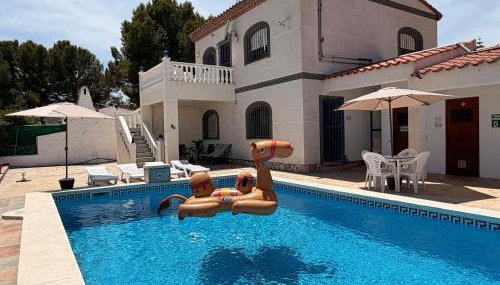 Amarella Costa Dorada - Alojamientos privados en villa mediterránea con amplia piscina y zonas BBQ - Foto 4