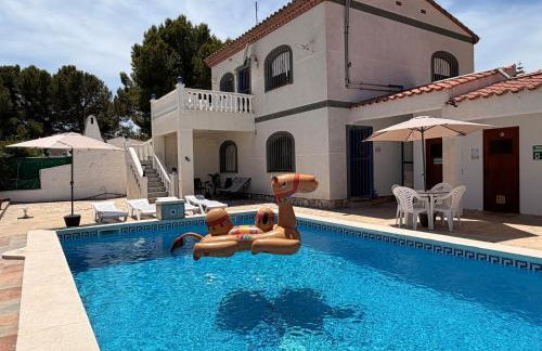 Amarella Costa Dorada - Alojamientos privados en villa mediterránea con amplia piscina y zonas BBQ - Foto 4
