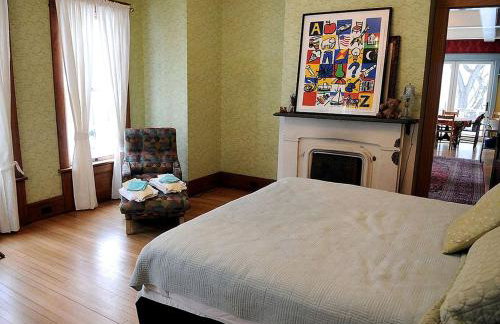 Charmingly Historic Cottage Rental Perfect for Large Groups in Aurora, New York - Foto 12