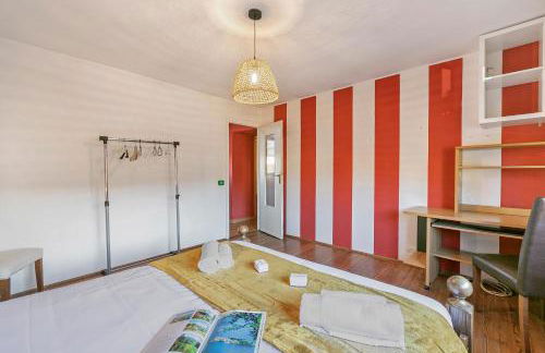 La Lanterna Swimming Pool Retreat - Happy Rentals - Foto 51