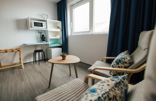 Delightful Seaside Studio Apartment D - Faraway - Photo 8