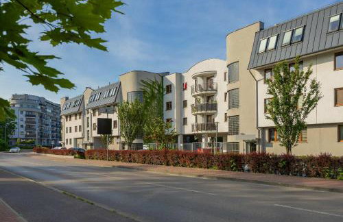 Family Apartment with Parking in Pruszków by Noclegi Renters - Foto 28