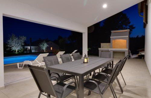 Lovely VILLA Piljan with a private swimming POOL - Foto 13
