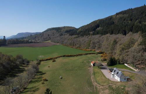 Balnacraig Farmhouse - Photo 1