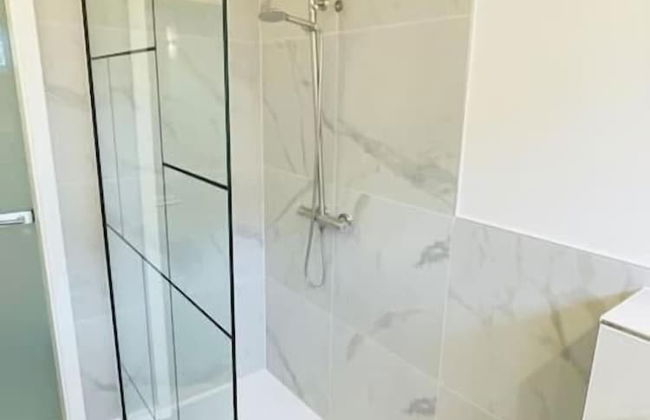 3 bedrooms in Center Terrace & Parking - Photo 18