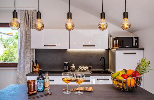 Villa Kadena - Luxury Seaside Villa with Private Heated Pool - Photo 26