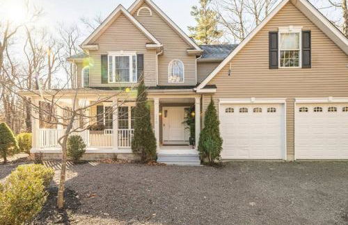 Luxury 4 bedroom house in Pocono Mountains with Hottub in Golf Course Near Lake - Foto 33