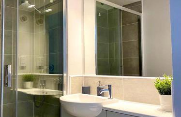 3 bedroom - 2 bathroom Townhouse in Corstorphine Near Murrayfield Stadium - Direct Bus To Edinburgh City Centre in 20 Minutes - Two Private Parking Spaces - Private Sunny Garden - Recently Refurbished - Foto 9