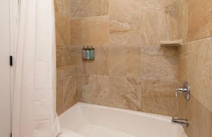 DOLPHIN HALE Inviting KaMilo 3BR Home with Private Beach Club - Foto 27