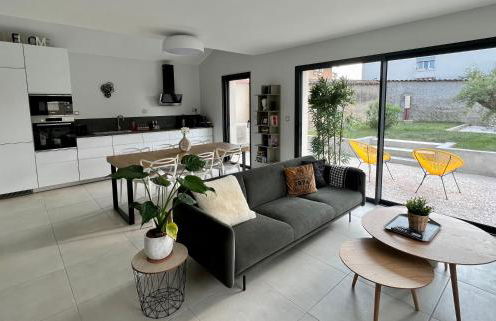 Villa Gaïa - 2 suites lits King size et salles de bain privatives - parking privé - 10 minutes Eurexpo - Aéroport - Groupama Stadium - Foto 14