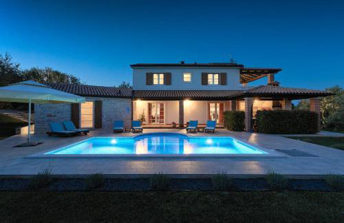 Villa Loverka near Pula only 3 km from the beach with sea view - Foto 1