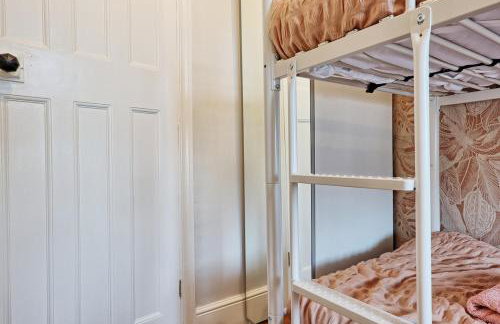 Beautiful 5 bed house, relaxing garden and driveway parking 10 min to the beach - Foto 23