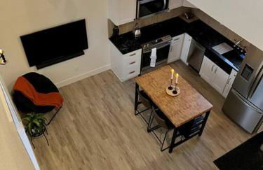 Custom Built Cottage in Downtown with Pool - Foto 11