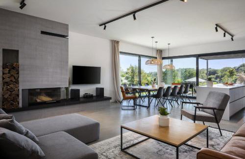 Villa Ox in Central Istria for 14 persons with 56 m2 heated pool, kids playground & large garden - Foto 12