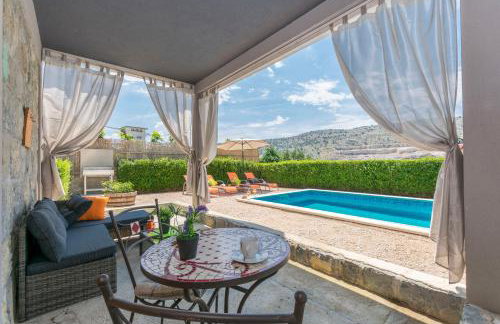 House Lisica - Photo 2