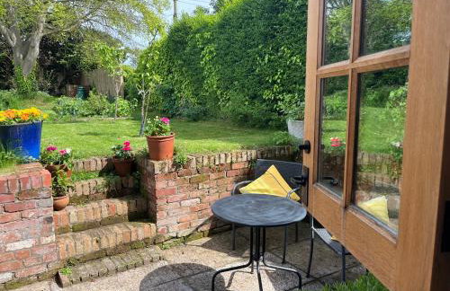 The studio spring house - Photo 13