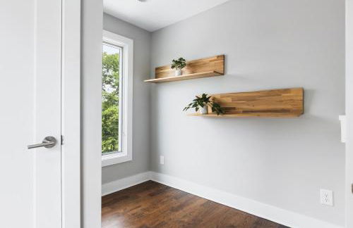 Modern Luxury with Rooftop Deck, 3 mi to Downtown - Foto 14