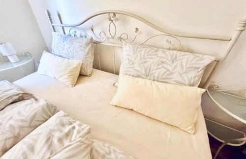 Spacious Stone Villa with Sea Views - Foto 23