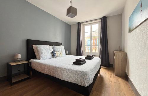 Embruns maison spacieuse rénovée 5 ch 3 sdb 2 WC belle terrasse aménagée barbecue à 250 m de la plage en plein centre d' Arromanches au coeur des plages du débarquement, proximité de Bayeux - Foto 19