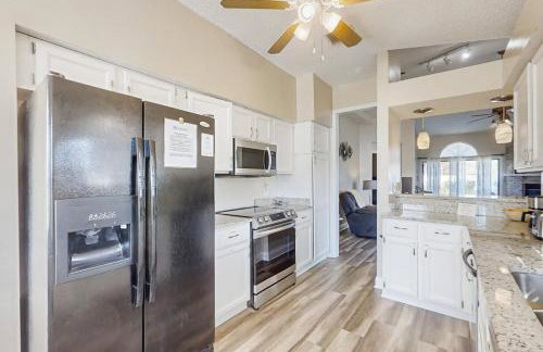 Spacious and quiet home with private patio & enclosed yard - Foto 11