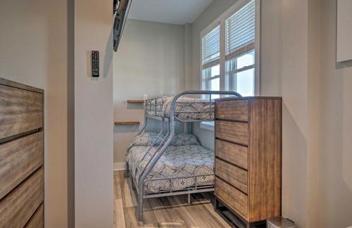 Beachfront Oasis with 2 Large Decks, BBQ and Views! - Foto 26