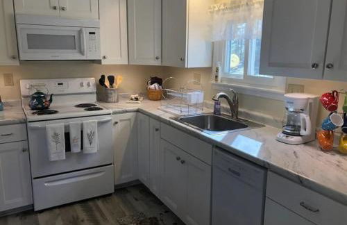 Morning Dove - Hidden Brookside Cottage in the Woods - Hot Tub - Fire Pit - Pet-Friendly - Seneca & Keuka Wine Trails - Foto 9