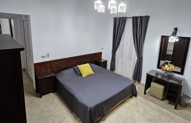 Villa - Sleeps 6 - Heated Pool - Garden - Parking - Foto 8