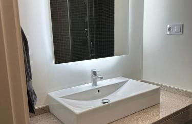 Stylish & Cozy 1BR Steps from Royal Palace | By Airnest - Photo 26