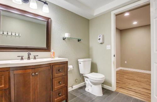 Home with Patio and Games about 17 Mi to Denver! - Foto 24