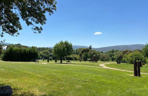 casa rural de un artista en plena naturaleza piscina y parque de esculturas en villarcayo - Photo 2