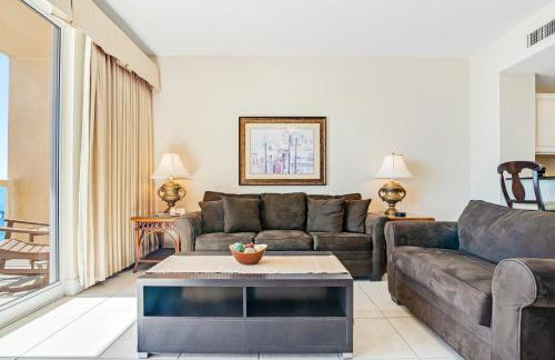 High-rise condo with pool & ocean views - walk to the beach - Foto 12