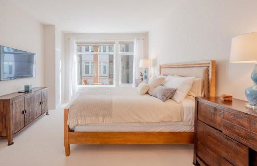 Waterfront Spacious 1BR, Den Walk to Pike Place - Photo 8