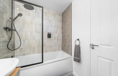 Urban Elegance - Spacious 5-Bed Home in Glasgow - Foto 37