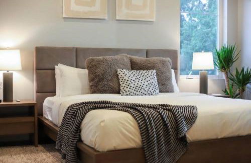 Zen Haus* Lavish Getaway w/ Gym, Sauna, Hot Tub - Foto 61