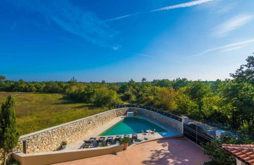 Gorgeous Pool Villa with a fenced garden - Photo 17