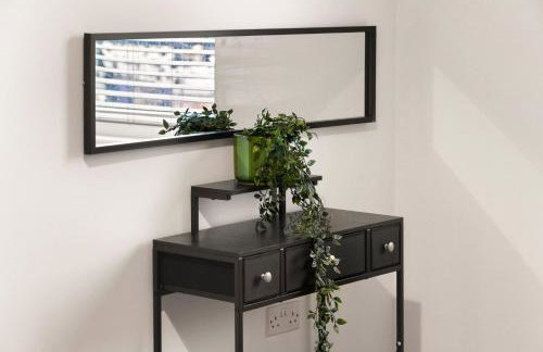 1Bed Gem Central Bletchley Perfect for Contractors - Foto 8