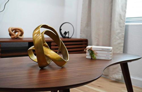 DT DFW Chic Free Parking and Pool In Medical District - Foto 45