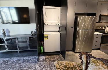 Stylish South Hill Retreat Queen Bed and Sofa Sleeper Full Kitchen Free Parking - Foto 26