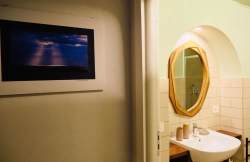 Basso 61, Cozy Oasis with Mini Pool and Courtyard - Foto 27