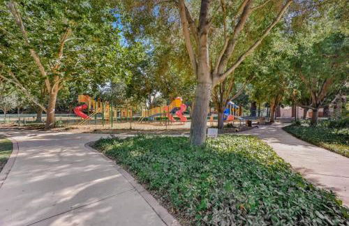 Luxury Family Home w AC and Patio near Meta and Stanford - Foto 66