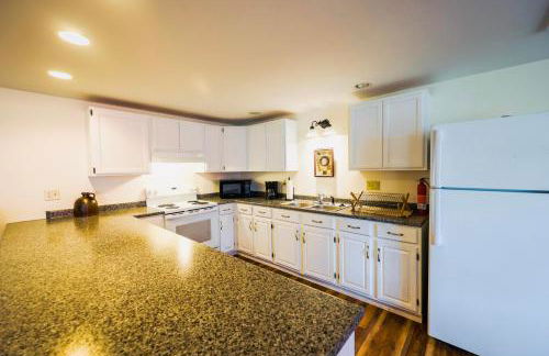 Upscale Moosehead lake Suite downtown Greenville - Foto 6