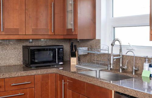 Chic SD Basecamp - Walk to Downtown - Foto 22