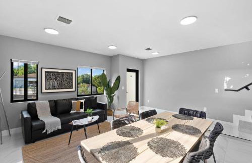 Spacious 4-BR House W Free Parking - Foto 15