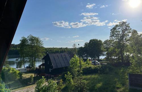 Leszczynowy domek nad jeziorem - Foto 13