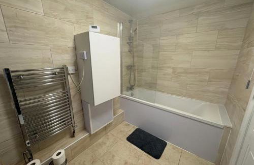 2 Bed Flat - Sleeps 3 - Parking - Wifi - Foto 2